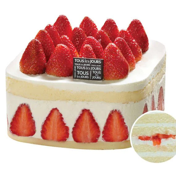 Strawberry 26 Fresh Cake - HCM ONLY